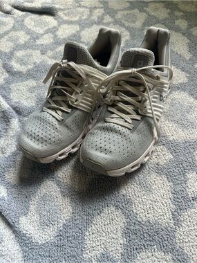 On Running white/Light Grey Knit Running Shoes